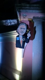 En la ciudad de Veracruz un grupo de ciudadanos realizó una convivencia en la que romperían una piñata de Miguel Ángel Yunes Linares, para celebrar el fin de su mandato. 