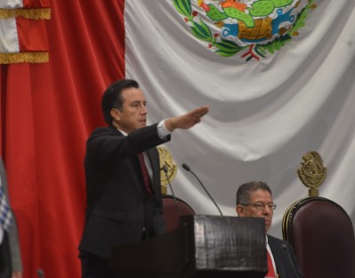 Ante la presencia de los representantes de los poderes Legislativo y Judicial, García Jiménez juró desempeñar el cargo que el pueblo le confirió cumpliendo con las leyes.