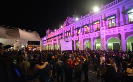 En una abarrotada Plaza Lerdo,  Cuitláhuac García Jiménez, ya como gobernador constitucional del Estado, tomó protesta de ley a los integrantes de su gabinete. 