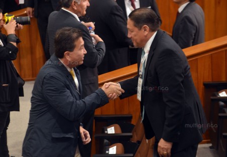 Con el pleno legislativo lleno de personalidades del mundo de la política, empresarios y hasta artistas, el gobernador Cuitláhuac Garcia Jiménez rindió protesta ante la LXV Legislatura, donde también pidió una disculpa pública a colectivos de personas desaparecidas, a quien dedicó gran parte de su discurso. 