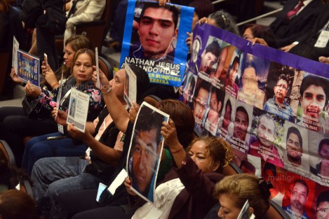Ante la presencia de senadores, diputados federales, presidentes municipales, Colectivos de Desaparecidos y organizaciones de la sociedad civil, el Gobernador dirigió un mensaje desde la tribuna del Congreso del Estado, donde hizo pública la Declaratoria  de Crisis en Materia de Derechos Humanos por Desaparición de Personas con lo que se establecerá un programa emergente de ayuda, atención, asistencia, protección, acceso a la justicia y la verdad, así como la reparación del daño, por violaciones de derechos humanos en materia de desaparición de personas.
