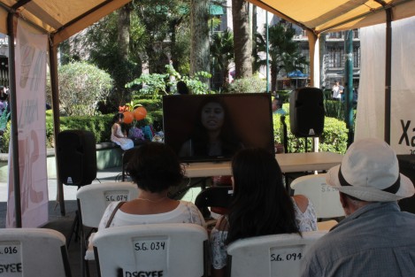 Este 1 de diciembre se conmemora el Día Internacional de la Lucha contra el SIDA, por lo que en el parque Juárez de Xalapa se ofrecen pláticas informativas y se realizan pruebas rápidas. 
