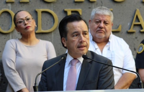 El mandatario estatal apuntó que dicha coordinación estará integrada por el Delegado Estatal de Coordinación Nacional, Manuel Huerta Ladrón de Guevara; el comandante de la zona militar, el comandante de la zona Naval; el titular de la Secretaría de Gobierno, Eric Patrocinio Cisneros Burgos, la PGR, la Fiscalía, Policía Federal, entre otros.  