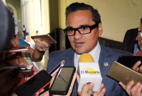 El Fiscal General del Estado, Jorge Winkler Ortiz, aseguró que hasta la fecha no ha recibido ninguna notificación por parte del Congreso del Estado sobre un posible juicio político en su contra solicitado por ONEA y familiares de personas desaparecidas. Dice que está trabajando como siempre... o sea.  
