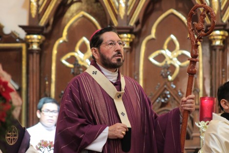 El Arzobispo de Xalapa, Hipólito Reyes Larios, invitó a los feligreses a iniciar el año litúrgico que hoy comienza, con esperanza, y alegría; aplicando lo mismo para los nuevos gobiernos estatal y Nacional. <em>Esperemos que nuestro país vaya cambiando</em>.