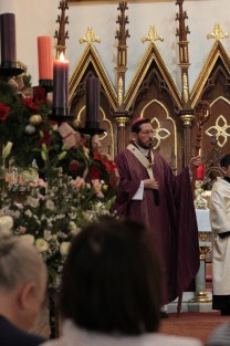 El Arzobispo de Xalapa, Hipólito Reyes Larios, invitó a los feligreses a iniciar el año litúrgico que hoy comienza, con esperanza, y alegría; aplicando lo mismo para los nuevos gobiernos estatal y Nacional. <em>Esperemos que nuestro país vaya cambiando</em>.