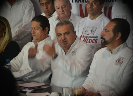 Elías Moreno Brizuela y Enrique Romero Aquino miembros del Frente  Nacional Unidos Podemos  por la 4ta Transformacion de México enviaron el primer mensaje el presidente Andrés Manuel López Obrador de quienes dicen serán estrictos vigilantes de su quehacer. Aprovecharon para pedir posiciones en gobierno del Cuitáhuac. 