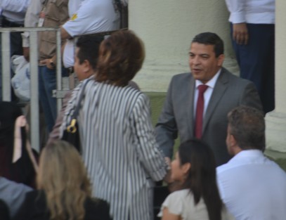 Ambiente previo a la llegada de AMLO a Plaza Lerdo. 
