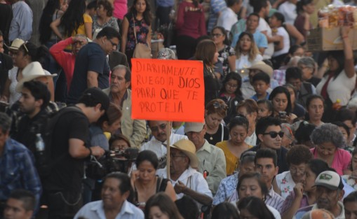 Ambiente previo a la llegada de AMLO a Plaza Lerdo. 