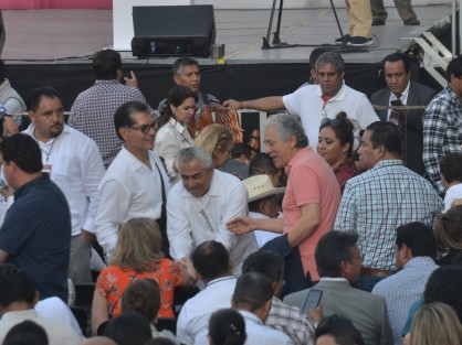 Ambiente previo a la llegada de AMLO a Plaza Lerdo. 