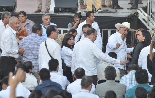 Ambiente previo a la llegada de AMLO a Plaza Lerdo. 
