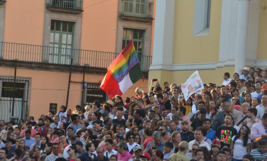 Ambiente previo a la llegada de AMLO a Plaza Lerdo. 