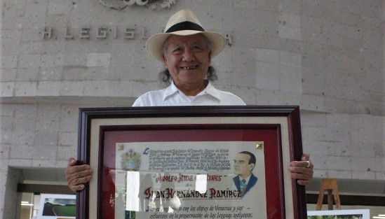 En sesión solemne, el gobernador Cuitláhuac García entregó la medalla y diploma Adolfo Ruiz Cortines, al poeta Juan Hernández Ramírez,ante diputados, integrantes del Gabinete e invitados especiales.  