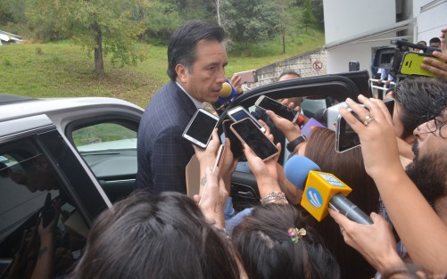 El gobernador, Cuitláhuac García Jiménez, aclaró que no habrá un rescate financiero para Veracruz de parte del Gobierno de Andrés Manuel López Obrador, sino que buscarán los instrumentos propios para resarcir el desfalco financiero de administraciones anteriores. 