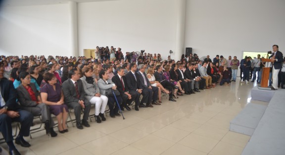 El gobernador Cuitláhuac García Jiménez destacó que la prioridad de su administración es ayudar a la gente que menos tiene, y en ese sentido -siguiendo la instrucción del Presidente de la República- no le va a fallar al pueblo veracruzano. 