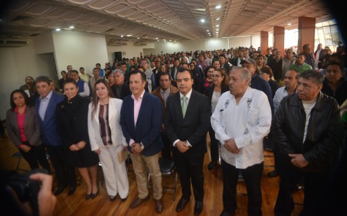 El gobernador de Veracruz, Cuitláhuac García, acudió como invitado a la convención para elegir a representantes de trabajadores y patrones ante la Junta de Conciliación y Arbitraje del Estado.