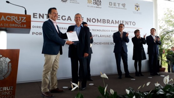 Continuando con los nombramientos de funcionarios, el gobernador Cuitláhuac García entregó el nombramiento como director del Instituto Tecnológico Superior de Xalapa al Ingeniero Walter Luis Sainz González. 