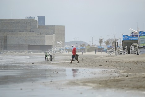 El frente frío número 14 dejó perdidas económicas a palaperos de Boca del Río. No hay afluencia de visitantes a pesar de que las playas no fueron cerradas.