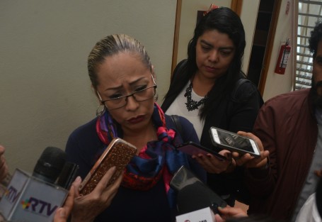 La presidenta de la Comisión Estatal de Derechos Humanos en el Estado de Veracruz (CEDHV), Namiko Matzumoto, refutó las acusaciones por inactuación en el caso de la denuncia interpuesta por exfuncionaria de la Fiscalía, Rosario N. Aseguró que se solicitó apoyo psicológico para la hija de la detenida. 