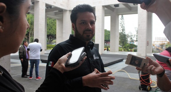 El alcalde de Pueblo Viejo, Ver, Fernando Cervantes Cruz, entrevistado en el Palacio Legislativo, se sumó a los funcionarios que desaprueban el trabajo del Fiscal Jorge Winckler Ortiz. DIjo que otros alcaldes tienen la misma percepción de un mal trabajo de ese personaje.  