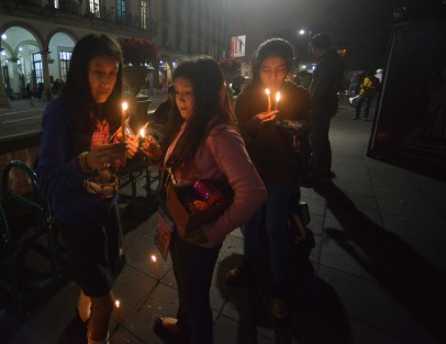 Una vez más se revivió en Xalapa la tradición del del niño perdido; decenas de personas se dieron cita en  parque Juárez y en Los Lagos de Xalapa colocando una vela encendida iluminando el camino para que El Niño Jesús pueda llegar a su destino. En esta ocasión se celebró 25 años  de esta tradición.  