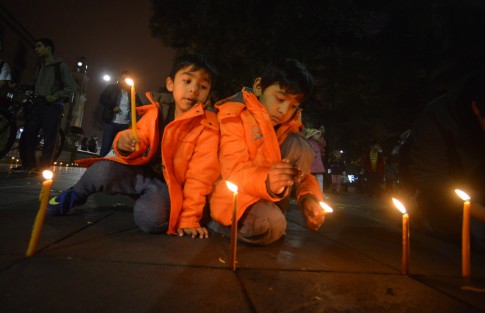 Una vez más se revivió en Xalapa la tradición del del niño perdido; decenas de personas se dieron cita en  parque Juárez y en Los Lagos de Xalapa colocando una vela encendida iluminando el camino para que El Niño Jesús pueda llegar a su destino. En esta ocasión se celebró 25 años  de esta tradición.  
