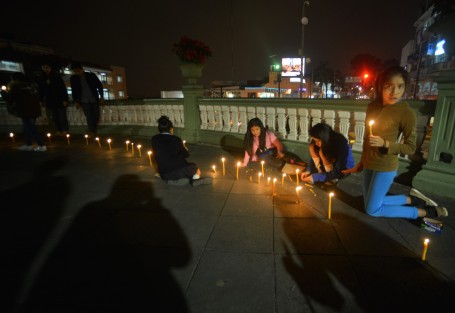 Una vez más se revivió en Xalapa la tradición del del niño perdido; decenas de personas se dieron cita en  parque Juárez y en Los Lagos de Xalapa colocando una vela encendida iluminando el camino para que El Niño Jesús pueda llegar a su destino. En esta ocasión se celebró 25 años  de esta tradición.  