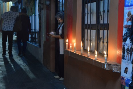 Una vez más se revivió en Xalapa la tradición del del niño perdido; decenas de personas se dieron cita en parque Juárez y en Los Lagos de Xalapa colocando una vela encendida iluminando el camino para que El Niño Jesús pueda llegar a su destino. En esta ocasión se celebró 25 años de esta tradición. 