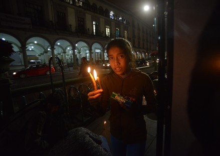 Una vez más se revivió en Xalapa la tradición del del niño perdido; decenas de personas se dieron cita en parque Juárez y en Los Lagos de Xalapa colocando una vela encendida iluminando el camino para que El Niño Jesús pueda llegar a su destino. En esta ocasión se celebró 25 años de esta tradición. 
