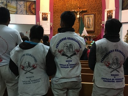 Peregrinos de otros estados,como Tabasco y Chiapas, hacen un alto en la Basílica Menor de Xalapa en su peregrinar hacia la Basílica de Guadalupe en la Ciudad de México.  