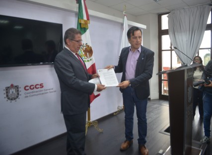 El gobernador Cuitláhuac García Jiménez, en coordinación con los integrantes de la LXV Legislatura, presentó la convocatoria para quienes quieran formar parte del Poder Judicial del Estado de Veracruz (PJEV), en la cual se indica que los interesados deben enviar sus solicitudes y cumplir con los requisitos establecidos en el Artículo 58 de la Constitución.  