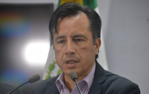 El Ejecutivo manifestó que este procedimiento no tiene precedentes, ya que anteriormente el mandatario estatal sólo asistía al Congreso del Estado a proponer a los aspirantes, sin que fuera del conocimiento de la población. 
