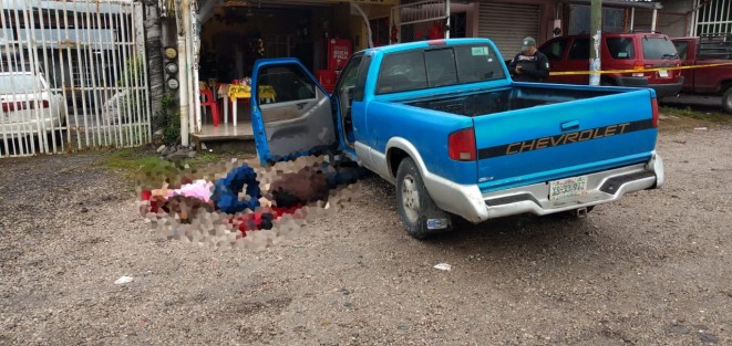 Tres personas que se encontraban afuera de una cachimba ubicada en la carretera federal a la altura de Rancho Trejo,mpio. de Amatlán, fueron baleados la mañana de este lunes por sujetos que lograron escapar; autoridades ministeriales iniciaron las diligencias.