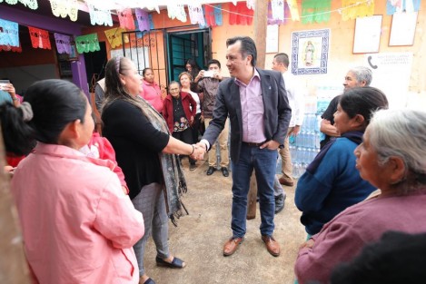  El gobernador Cuitláhuac García Jiménez se reunió con Las Patronas, a quienes ofreció canalizar apoyos para sus actividades sociales, a través de su incorporación a programas federales y estatales.