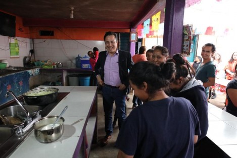 El gobernador Cuitláhuac García Jiménez se reunió con Las Patronas, a quienes ofreció canalizar apoyos para sus actividades sociales, a través de su incorporación a programas federales y estatales.