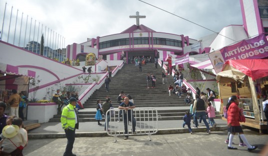 Como cada año la Basílica Menor de El Dique, y sus alrededores, se encuentra lista para recibir a los miles de visitantes que llegan a este lugar edificado en honor Virgen de Guadalupe. 