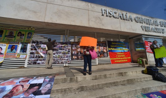 Integrantes de colectivos de búsqueda de desaparecidos, entre ellos Solecito, tomaron el edificio de la Fiscalía del Estado para exigir la renuncia del Fiscal Jorge Winckler, así como juicio político en su contra y de Luis Eduardo Coronel Gamboa.