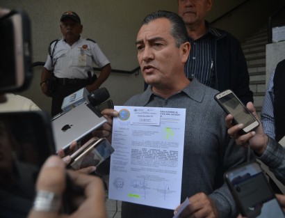 El secretario general del sindicato Liberal de Trabajadores al Servicio del Poder Ejecutivo del Estado de Veracruz, Luis Manuel González García, denunció en las instalaciones de SEDEMA, que 20 trabajadores sindicalizados de esa dependencia fueron despedidos injustificadamente por los funcionarios entrantes. 