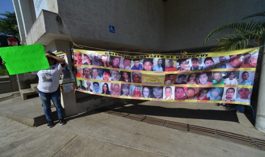 Integrantes de colectivos de búsqueda de desaparecidos, entre ellos Solecito, tomaron el edificio de la Fiscalía del Estado para exigir la renuncia del Fiscal Jorge Winckler, así como juicio político en su contra y de Luis Eduardo Coronel Gamboa. 