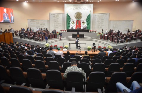 Como ya es costumbre, la sesión legislativa inició con 40 minutos de retraso, esto debido a que la bancada de Morena sale en conjunto cuando ellos quieren.  