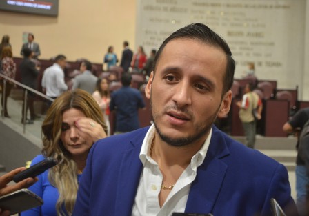 La diputada María Josefina Gamboa y su compañero de bancada Sergio Hernández, denunciaron el supuesto acoso que ha hecho el Secretario de Gobierno a algunos de los diputados panistas.