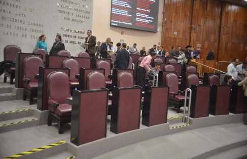El Pleno de la LXV Legislatura dio entrada a la iniciativa con proyecto de Ley de Remuneraciones de los Servidores Públicos, reglamentaria del Artículo 82 de la Constitución Política del Estado de Veracruz de Ignacio de La Llave, presentada por el gobernador Cuitláhuac García Jiménez.