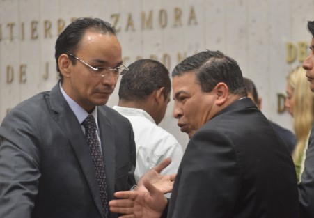 El Grupo Legislativo del Partido Acción Nacional (PAN) en el Congreso del Estado, en voz del diputado Rodrigo García Escalante presentó la iniciativa de decreto que reforma y deroga diversas disposiciones de los Códigos de Derechos y Financiero, ambos del Estado, con el objeto de quitar el cobro por Tenencia Vehicular en la entidad, toda vez que, consideró, sería una medida que beneficiará a la economía de los ciudadanos veracruzanos. 