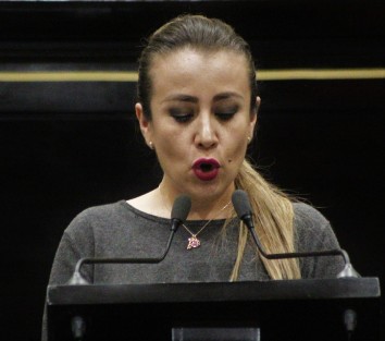La diputada Nora Jessica Lagunes Jáuregui, del distrito XVIII de Huatusco, presentó ante el Pleno de la LXV Legislatura del Estado un anteproyecto con Punto de Acuerdo para crear la Comisión Especial para la Atención y Seguimiento del Cultivo, Transformación, Procesamiento y Comercialización del Café Veracruzano.
