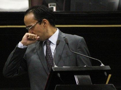 Ante el pleno de la LXV Legislatura del Estado, el diputado Rodrigo García Escalante, integrante del Grupo Legislativo del Partido Acción Nacional (PAN), puso a consideración la Iniciativa de Decreto por el que se adicionan la fracción VIII al artículo 48 de la Ley Orgánica del Poder Legislativo, el Título Cuarto con un Capítulo Único a la Ley Orgánica de la Universidad Veracruzana y el artículo 11 a la Ley de Autonomía de la Universidad.