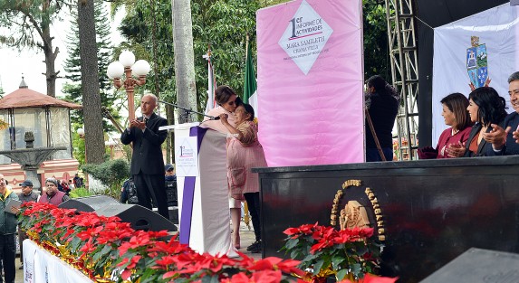 Con grandes acciones de beneficio social a favor de los grupos vulnerables, cierra su primer año de actividades la presidenta del DIF de Teocelo, Mara Chama Villa, quien este sábado presentó su informe de labores