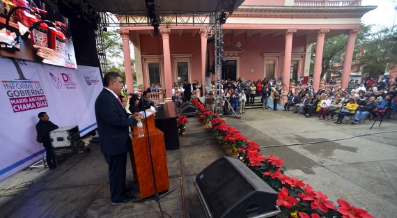 El presidente municipal de Teocelo, Lic. Mario A. Chama Díaz, presentó este sábado su Primer Informe de Gobierno, donde anunció más de 30 mil acciones en 2018, entre las que se incluyen importantes obras de desarrollo... <em>Juntos podemos... ¡Hablemos con Hechos!</em>, recalcó.
