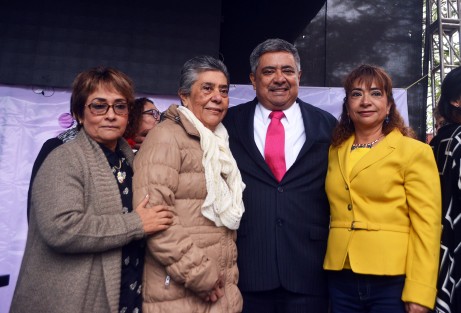 El presidente municipal de Teocelo, Lic. Mario A. Chama Díaz, presentó este sábado su Primer Informe de Gobierno, donde anunció más de 30 mil acciones en 2018, entre las que se incluyen importantes obras de desarrollo... <em>Juntos podemos... ¡Hablemos con Hechos!</em>, recalcó.