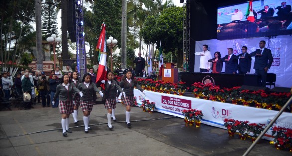 El presidente municipal de Teocelo, Lic. Mario A. Chama Díaz, presentó este sábado su Primer Informe de Gobierno, donde anunció más de 30 mil acciones en 2018, entre las que se incluyen importantes obras de desarrollo... <em>Juntos podemos... ¡Hablemos con Hechos!</em>, recalcó.