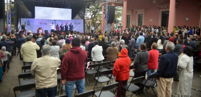 El presidente municipal de Teocelo, Lic. Mario A. Chama Díaz, presentó este sábado su Primer Informe de Gobierno, donde anunció más de 30 mil acciones en 2018, entre las que se incluyen importantes obras de desarrollo... <em>Juntos podemos... ¡Hablemos con Hechos!</em>, recalcó.